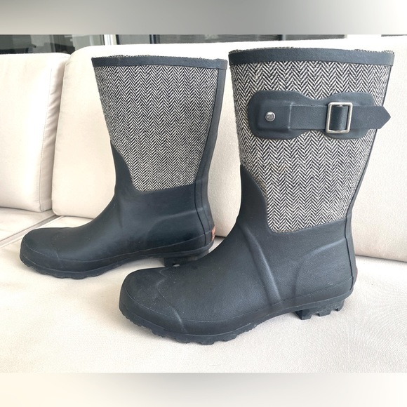 Chooka | Matte Black & Herringbone Mid-Rise Rain Boot - Picture 3 of 11